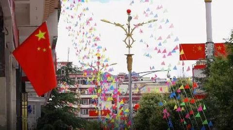 盛装迎国庆，昌都，红了！