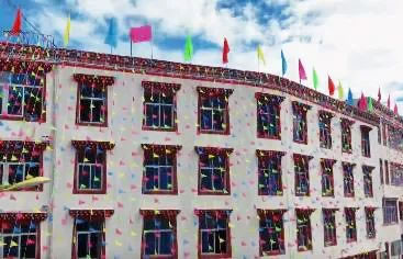 盛装迎国庆，昌都，红了！