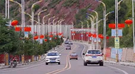 盛装迎国庆，昌都，红了！