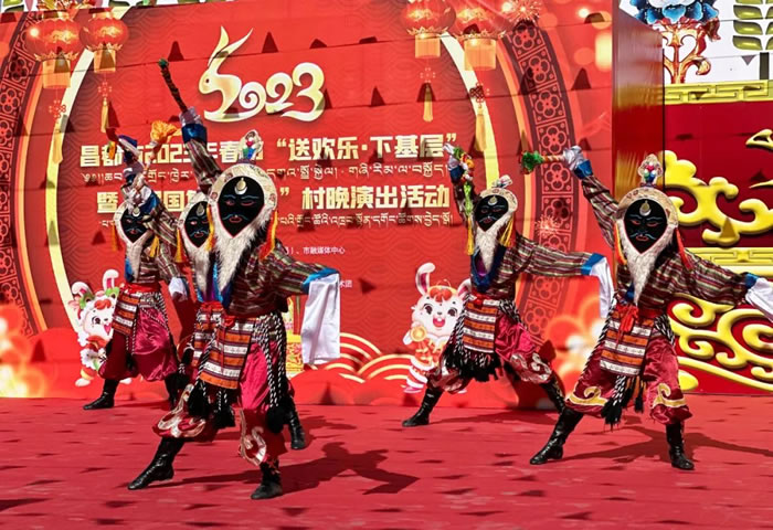 燃！“村晚”在达若村精彩上演