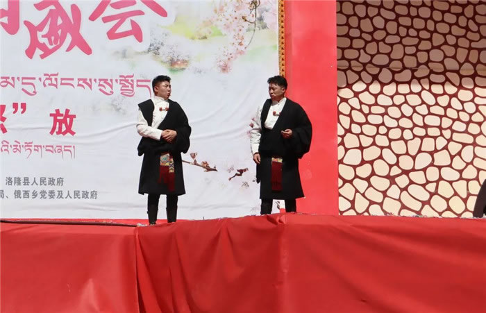 杏花已开，佳期已至！快叫上小伙伴一起来洛隆看杏花吧~